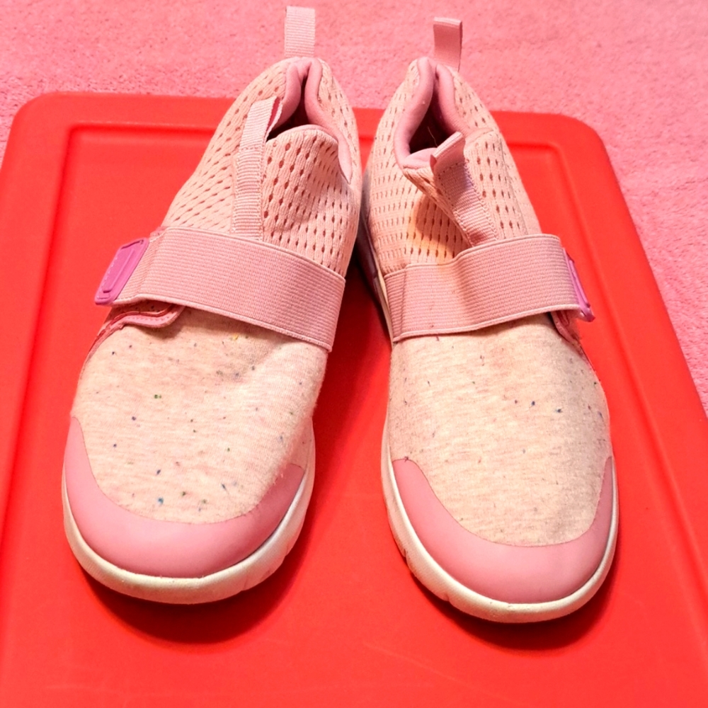 Baretraps sneakers.  Size 3